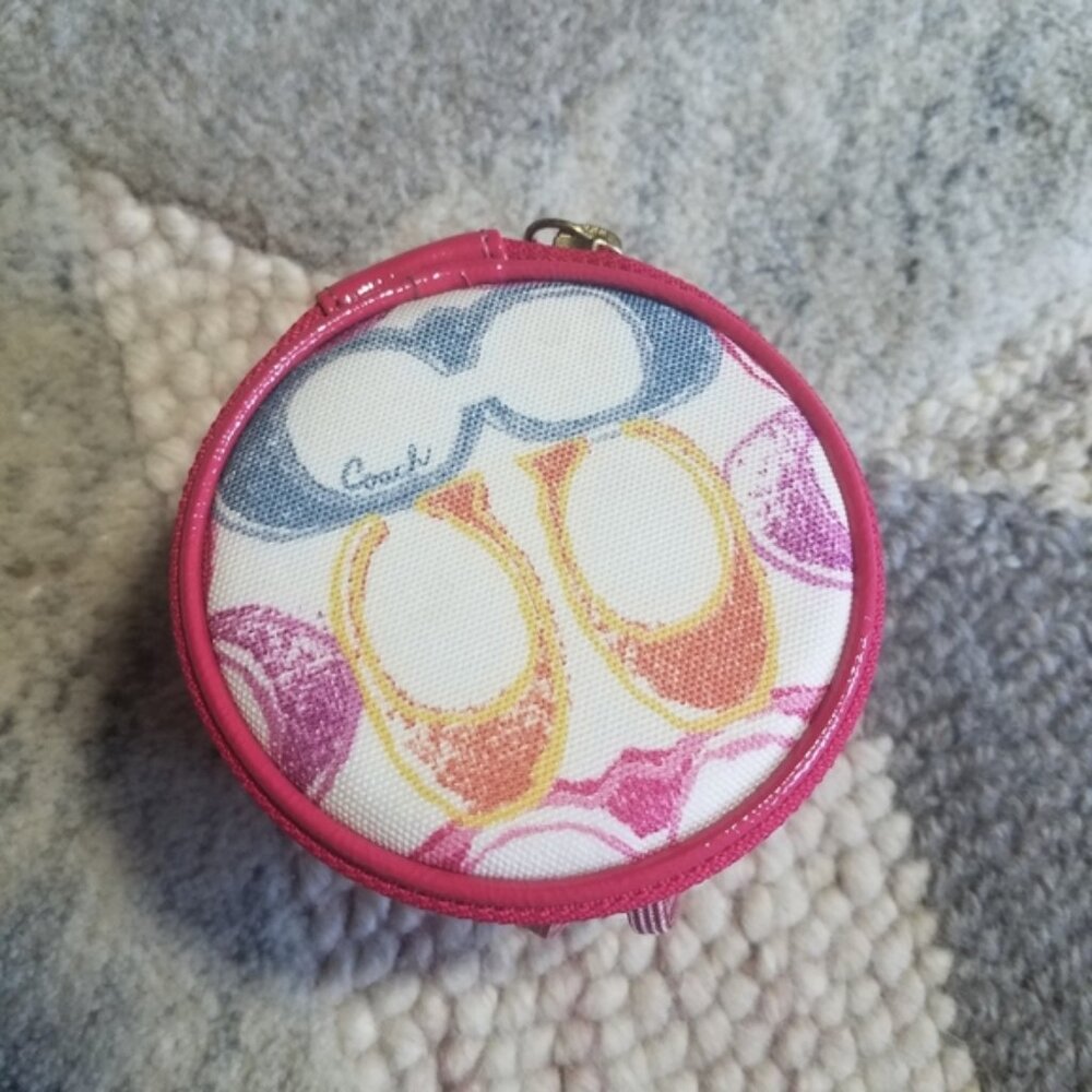 🧳 Coach Scribble Signature Round Travel Jewelry Case - Picture 5 of 6